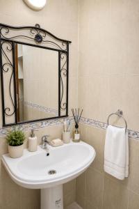 3BR - Center Tangier Appart - Parking Wifi AC - 4min Medina qdima