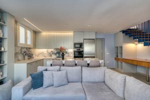 Manos Loft