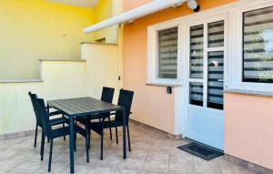 2 Bedroom Beautiful Apartment In Stinjan