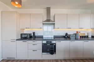 Wembley View Retreat - Sleeps 8 - Balcony