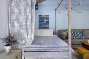 Yianna Cottage Studios