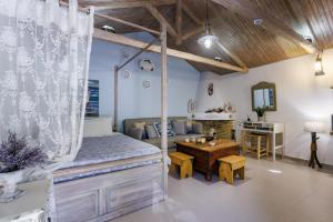 Yianna Cottage Studios
