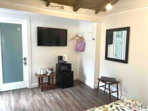 Private and Secluded Studio in Little Havana - 6V