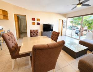 Bahia del Tezal 103b Modern 1BR Retreat with Rooftop Pool & Beach Access
