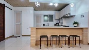 The CloudPod Baguio 3BR with Balcony at Mines View