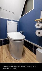Habitat Imazato Entire 3-Story House 3BR for 10 Near Namba Bikes Included