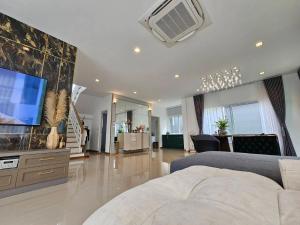 Luxury 4BR Villa with Resort Pool & Private Driver