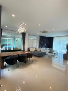 Luxury 4BR Villa with Resort Pool & Private Driver