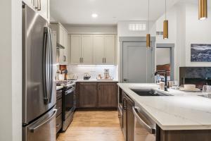 Downtown WP Condo 2403 I Hot Tub I Great Views I Gas Firepit I Activity Program