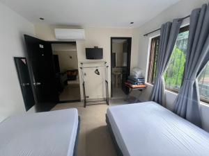 Hotel Laureles Home