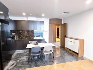 LUMIÈRE Riverside Luxury Apartment