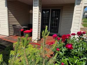 1 Bedroom Walkout & Parking NW Calgary