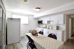 1 Bedroom Walkout & Parking NW Calgary