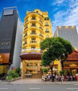 DAHLIALAND SAIGON HOTEL & SWIMMING PooL