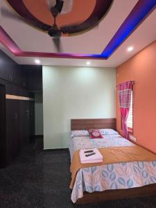 Sahara penthouse family, Stay