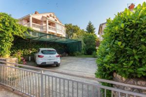 Apartments Brankica Island