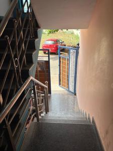 Sahara penthouse family, Stay