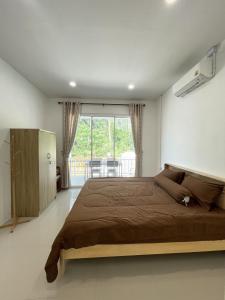 Cozy Forest Home 2 Bed Garden 3 min to Beach
