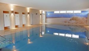 Strandnahes Apartment mit hauseigenem Pool & Sauna