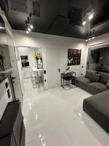 B N Home