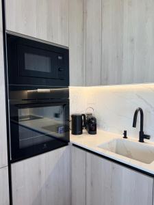 New Apartment with Private Parking , 10 Min Drive to Beach & Self Check-in