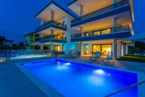 Penthouse Apartment Maya with Pool and Jacuzzi