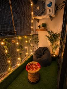 The Cozy Cloud 11, 1BHK Apartment Near WTP Mall and Airport