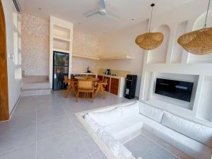 Aura 2 Bingin Pool Design Minutes to Surf