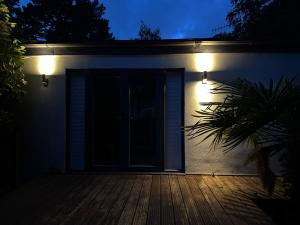 The Annexe - Central Location with Parking & Terrace