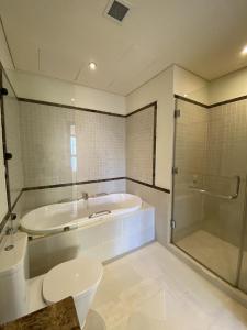 Elegant Pearl-Apt, Venetian Piazza & Marina Views