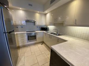 Elegant Pearl-Apt, Venetian Piazza & Marina Views