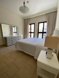 Elegant Pearl-Apt, Venetian Piazza & Marina Views