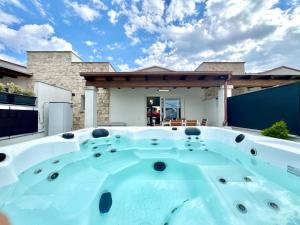 Joy Collection Villa with Jacuzzi img34