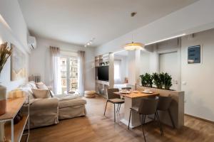 Glamorous 4th FL Apt in Kolonaki 6 min to Syntagma