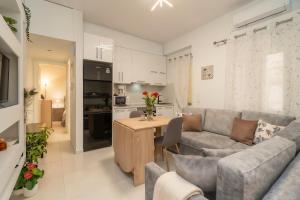Comfy Apt next to metro