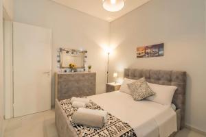 Comfy Apt next to metro