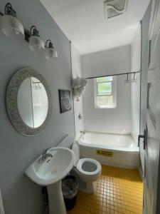 2 queen Beds Over 330 sq ft