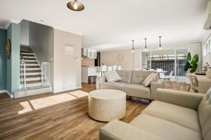 Luxury Waterfront 5-Bed Family Home Near Mandurah