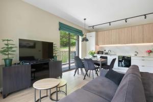 Air Conditioned Apartment in Karpacz with Balcony and Parking by Noclegi Renters