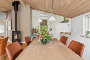 Lovely Summer House Near Rødby With Spa Sauna