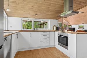 Lovely Summer House Near Rødby With Spa Sauna