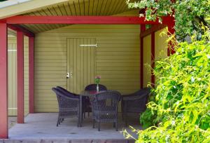 The Yellow House Studio, free parking