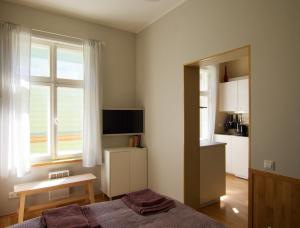 The Yellow House Studio, free parking