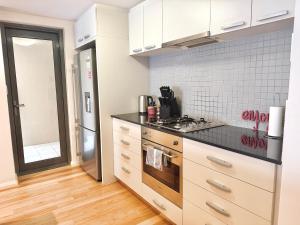 Spacious Freo Apt BBQ Balcony & 2 Cars
