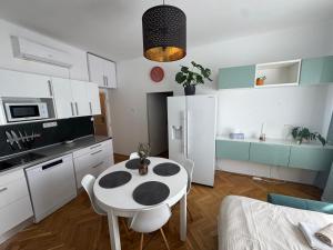 Quiet 2-Bedroom Apartment Close to Prague Center