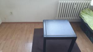 Maxwell room in flat 2 single beds, tennis, forest and sport playgrounds are 15 mins walking can add mattress on the floor