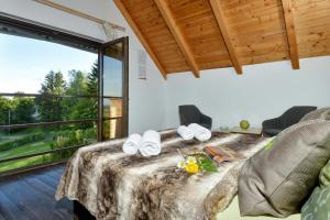 Twin Oasis Retreat with Pool & Spa - Happy Rentals