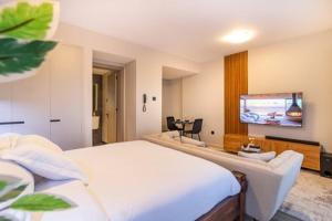 Skhomes Upperhill Studio