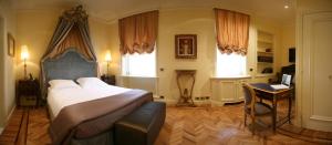 Junior Suite room in Hotel Villa Duse