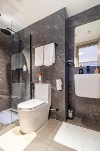 Skhomes Upperhill Studio